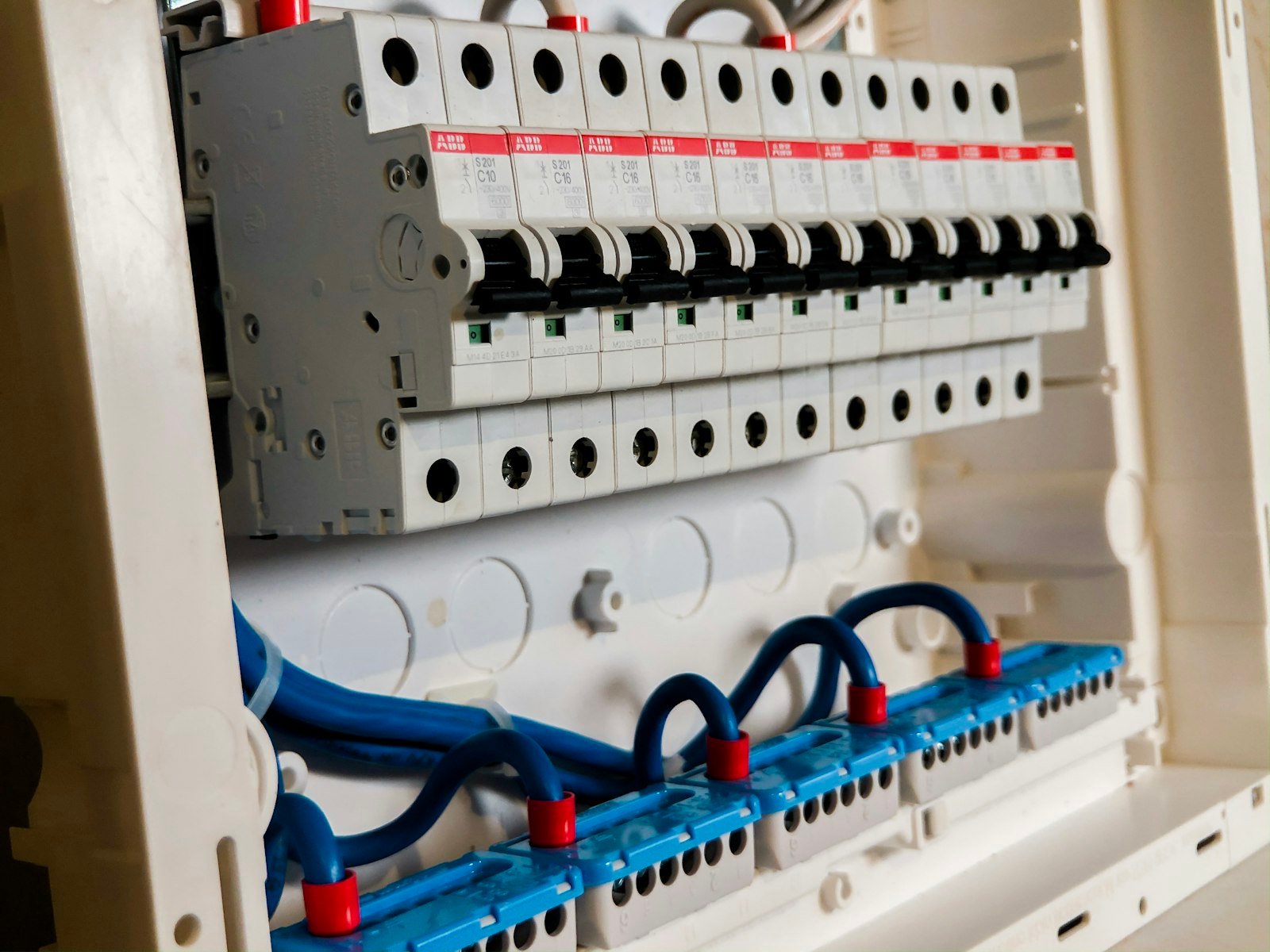 Aterramento industrial: o defeito invisível que queima equipamento